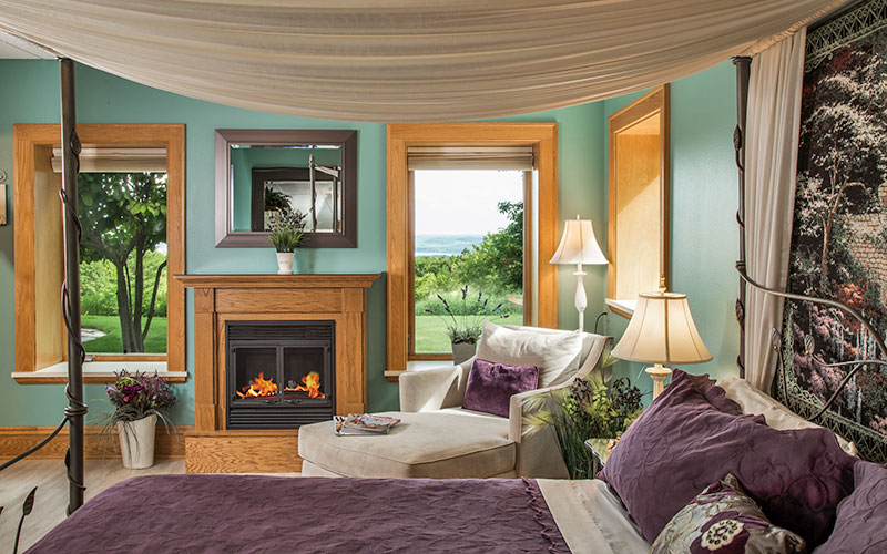 One of the most romantic Baraboo hotels! Room featuring a four poster bed and fireplace.