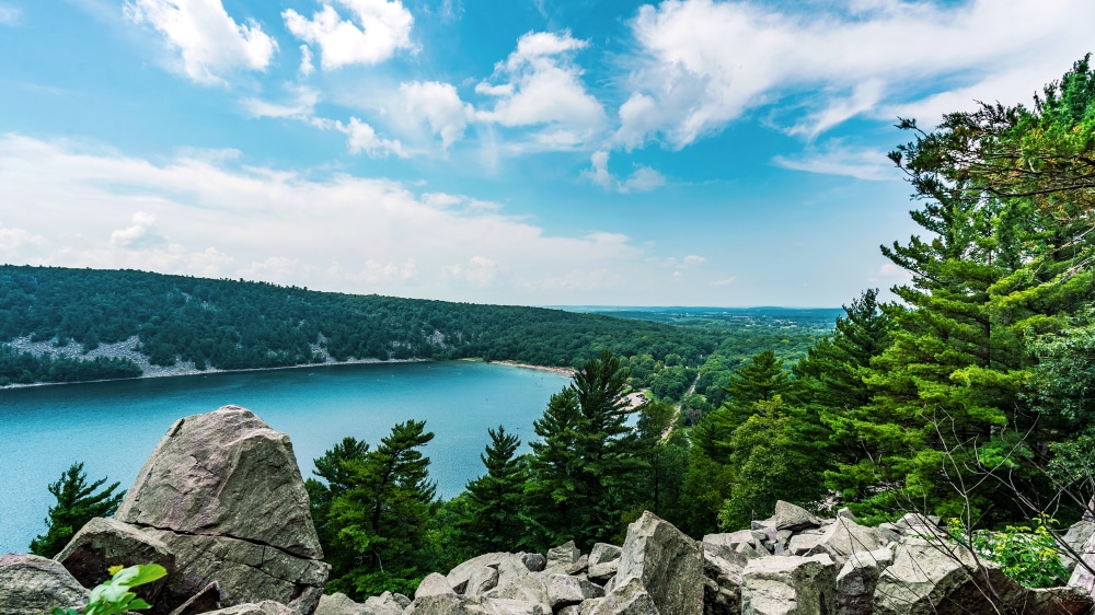 Scenic overlook of Devils Lake Wisconsin, rockas and trees