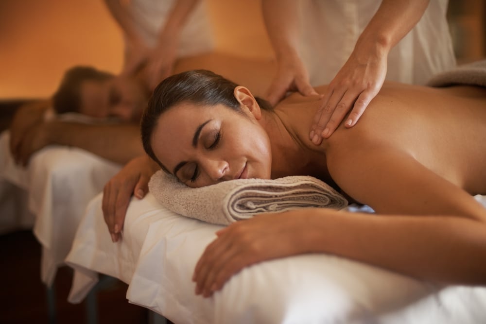 There are so many things to do during a romantic getaway in Wisconsin. Enjoy a side by side massage with your loved one for a relaxing start to your getaway. 